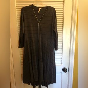 Comfy USA XL Black Striped Dress/Long Vest with zip front